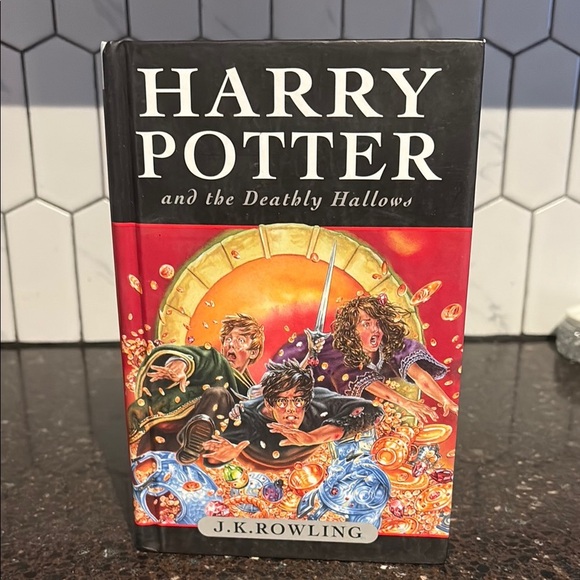 Harry Potter and the Deathly Hallows Hardcover Book - Picture 1 of 5